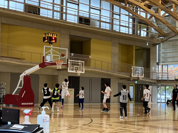 エンジョイクラブでのバスケットボール練習風景